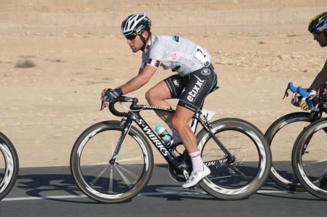 Mark Cavendish (Omega Pharma-Quickstep) stays on the wheels