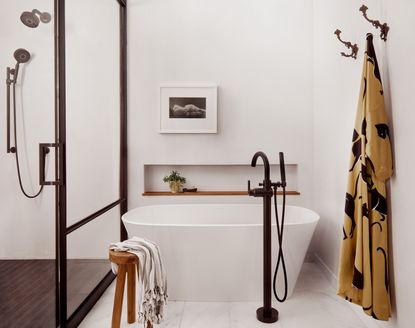 A freestanding bath with a side table 