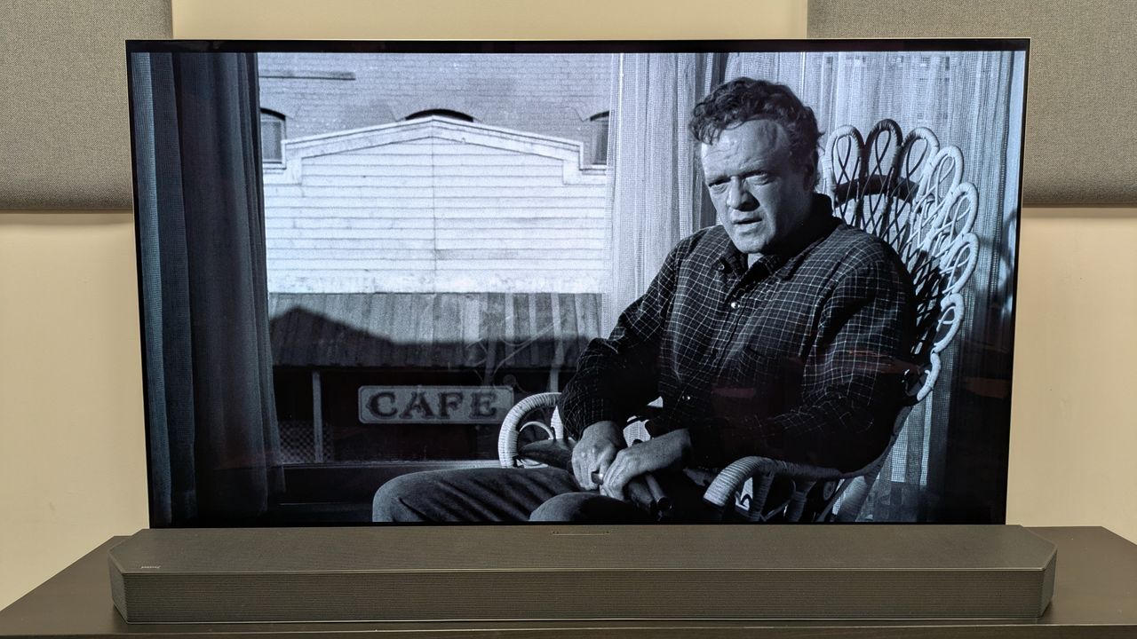 3:10 To Yuma 4K Blu-ray on LG G5 OLED showing Dan Evans sat in a chair