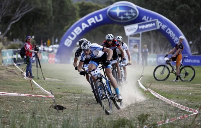 Paul van der Ploeg (Giant) on his way to winning the eliminator in Thredbo