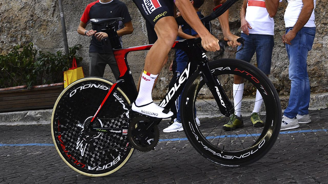 Giro custom tech