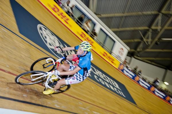 Leif Lampater slings in Jon Mould