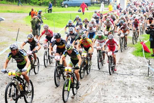 The Multivan team were up front as the men's race commenced.