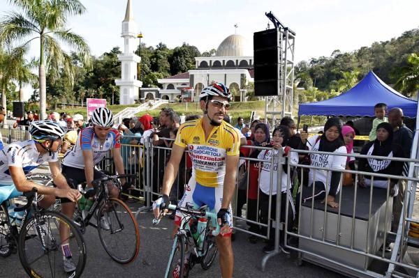 Jose Serpa (Androni-Venezuela) before the start.