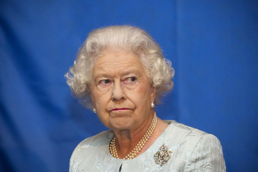 British Prime Minister David Cameron to apologize to Queen Elizabeth for saying she &amp;#039;purred&amp;#039;