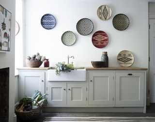 farmhouse decor ideas with baskets on wall of farmhouse kitchen
