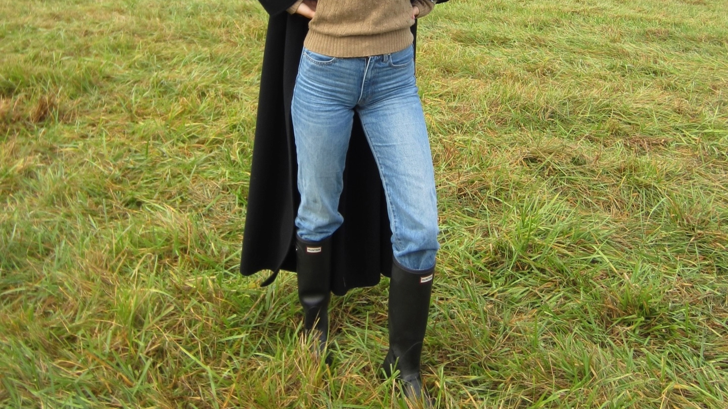 Sara Walker in a Ralph Lauren cable knit and Hunter boots
