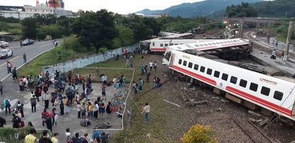 Taiwan train crash kills 18