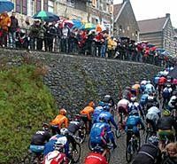 There were many spectators, despite the rain