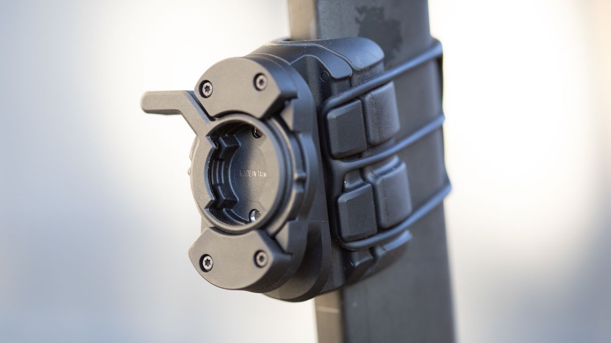 Garmin Varia RCT715 detail of unlocked mount
