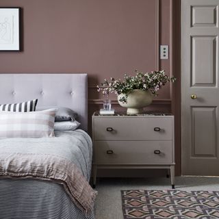 bedroom with brown-pink wall