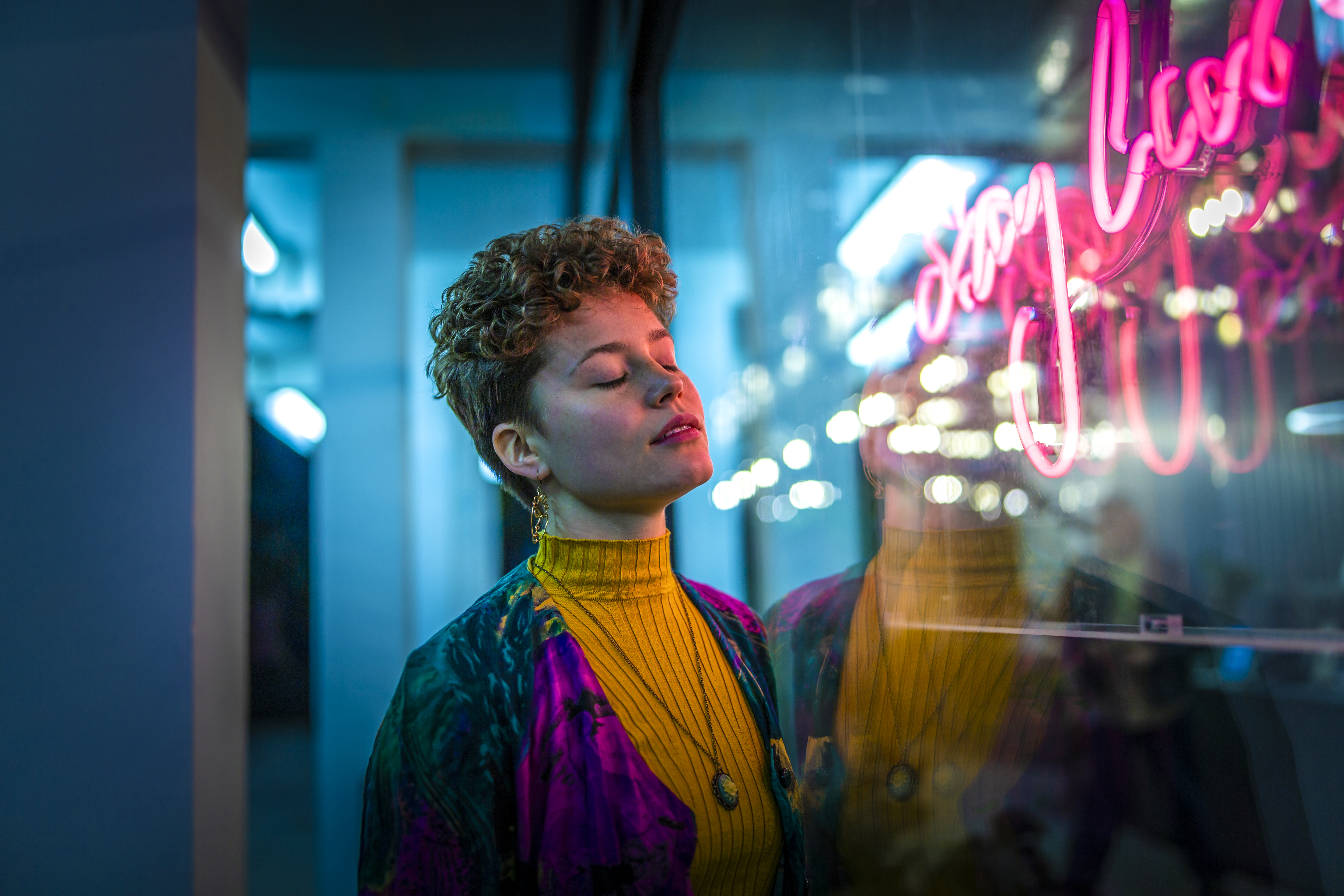 10 low light portrait tips: Take beautifully neon-lit photographs