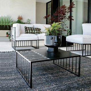 outdoor living area with a coffee table and outdoor rug