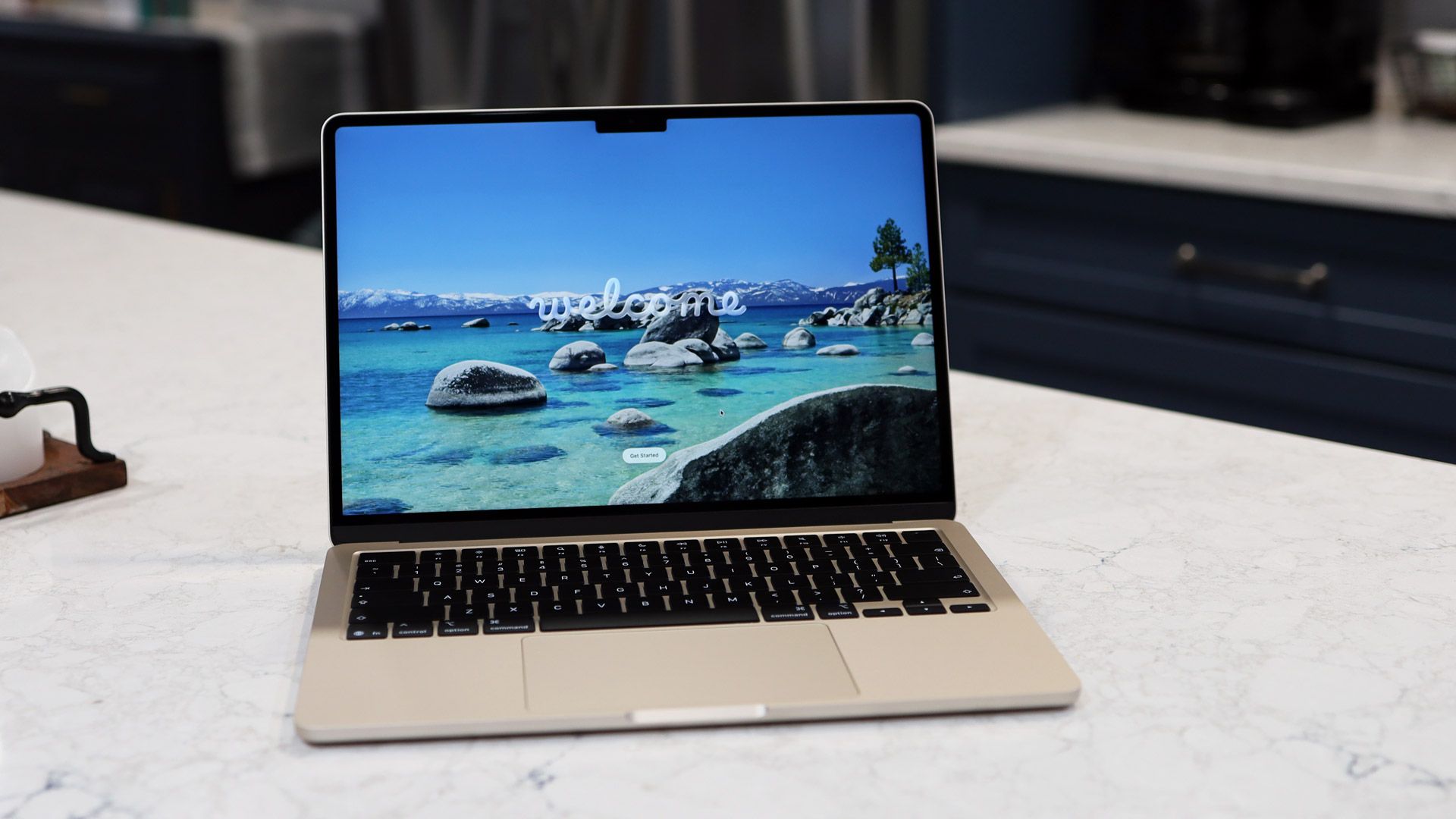 حقق أحدث جهاز MacBook Air سعرًا منخفضًا قياسيًا مفاجئًا على أمازون – الكمبيوتر المحمول المفضل لدينا الآن ينافس جهاز MacBook Neo من حيث القيمة