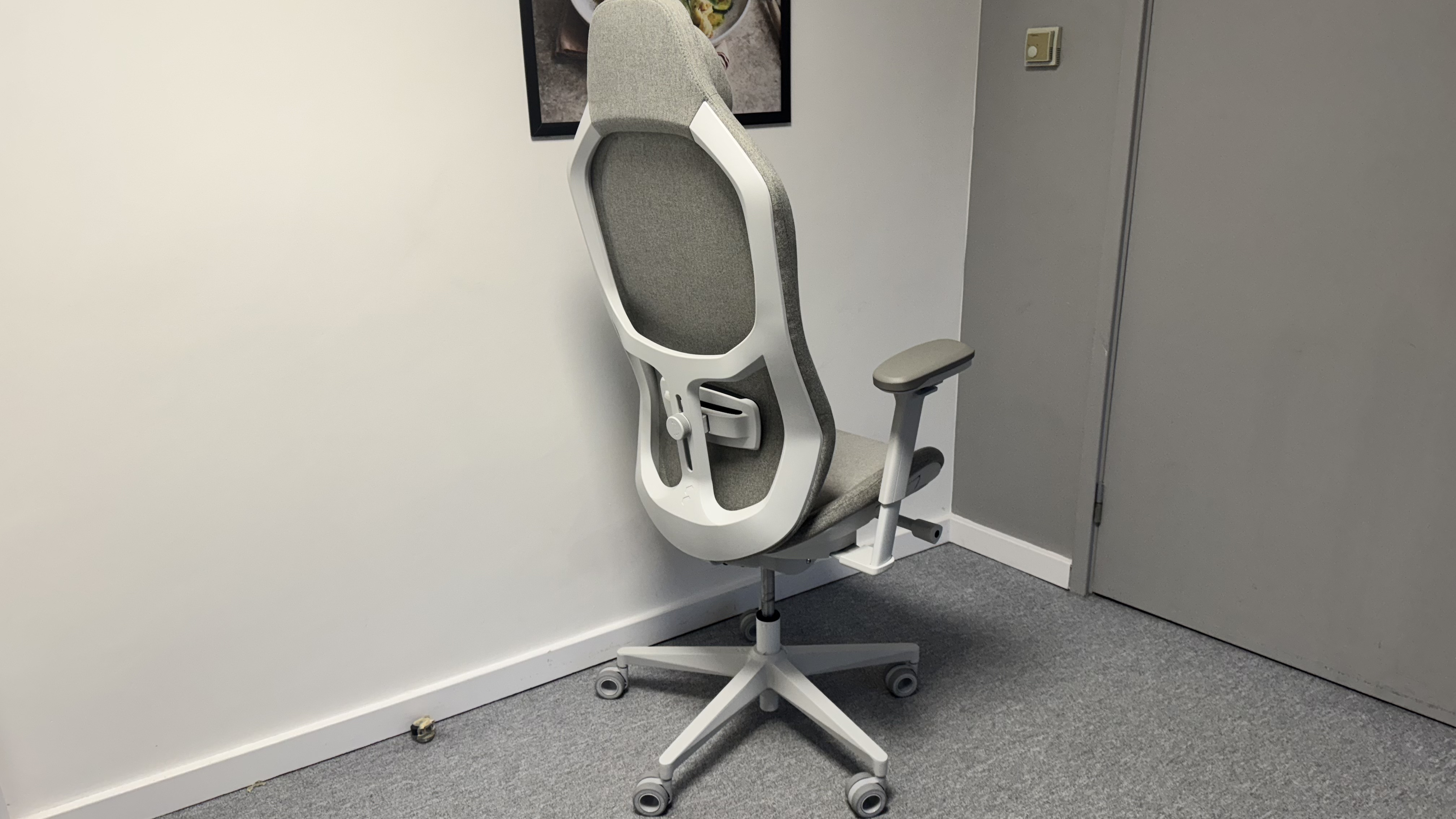 Pictures of the Fractal Design Refine gaming chair