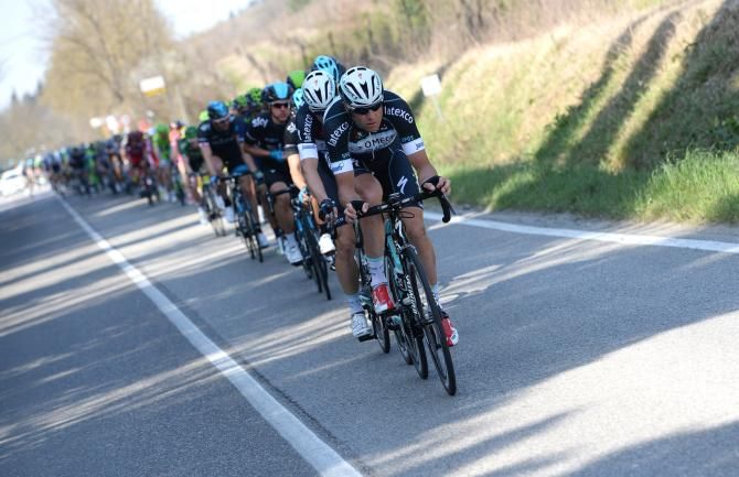 Alessandro Petacchi takes up the work at the front