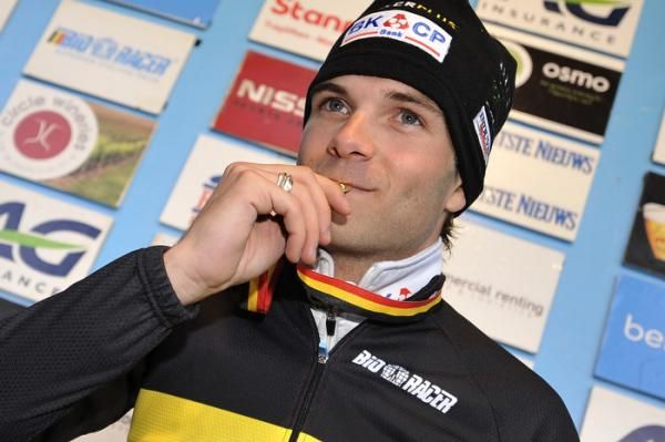 Niels Albert on the podium with his gold medal and fresh new tricolor jersey