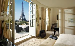 Shangri-La Paris - bedroom view