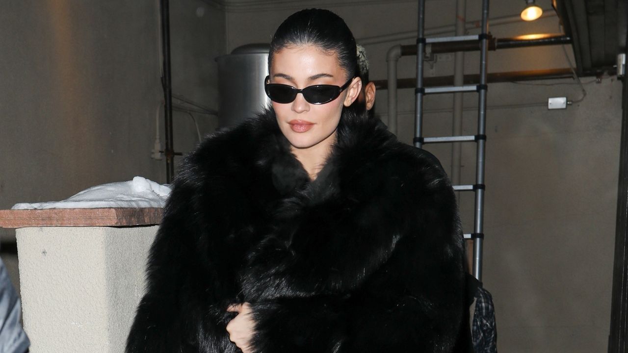 Kendall Jenner, Kylie Jenner, and Hailey Bieber met for dinner at Casa Tua in Aspen on Saturday, Jan. 18.