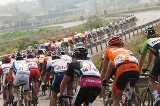 The peloton lined out on stage 2