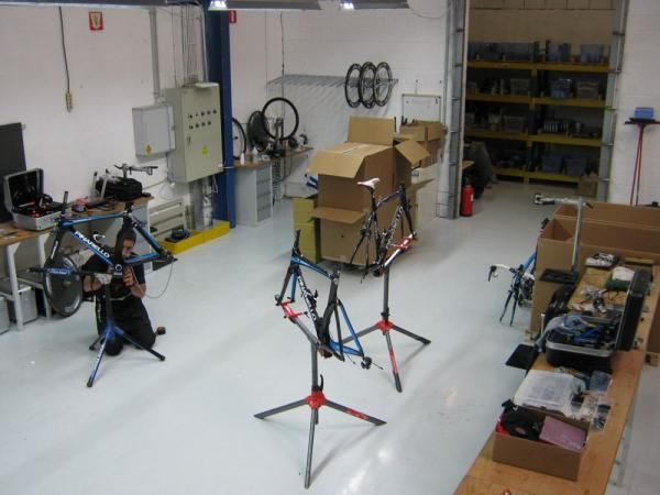 The mechanic's area is spotlessly clean
