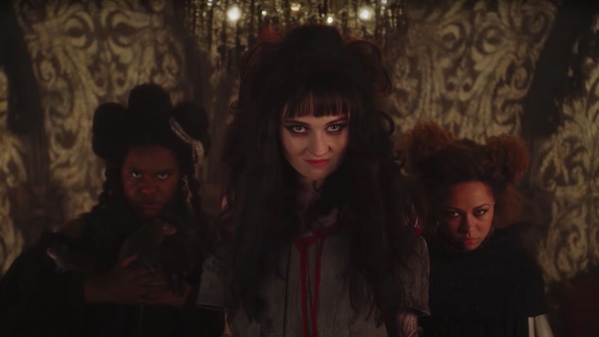 The School for Good and Evil Trailer Previews Netflix's Fantasy Film
