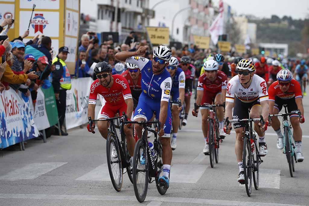 Fernando Gaviria (Quick-Step Floors) wins stage 1