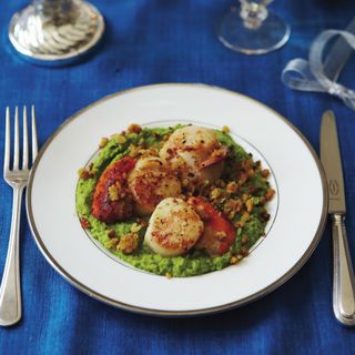 Scallops on Pea Puree with Parmesan Crumbs