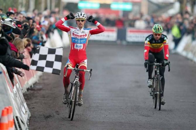 With Nys pulling his foot from his pedal in the sprint Pauwels was left with an easy win