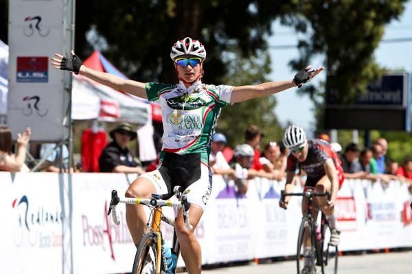 Theresa Cliff-Ryan (Colavita-Forno d'Asolo) takes an easy field sprint win