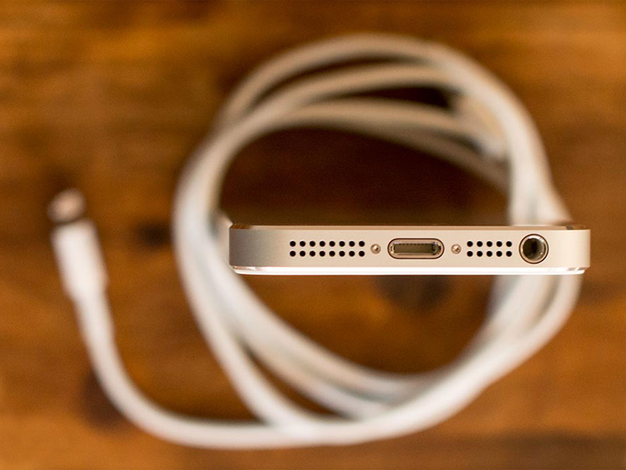 IPhone 15 USB-C Cables Won't Use MFI, Port Limited To USB 2.0 Speeds 