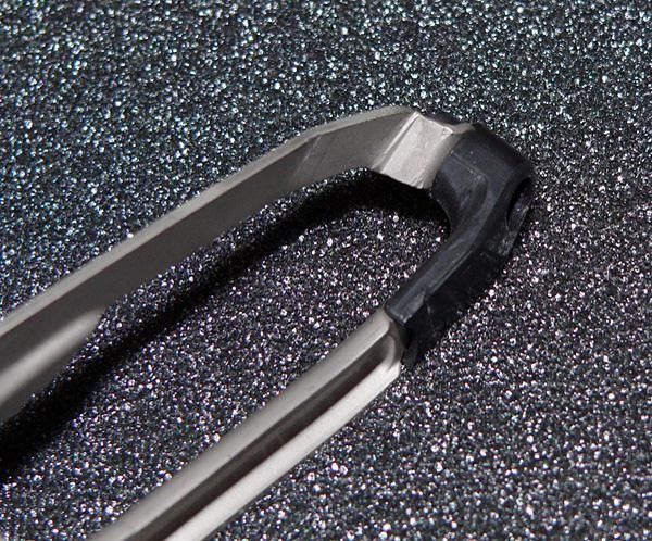 A small composite bit joins the rear end of the cage.