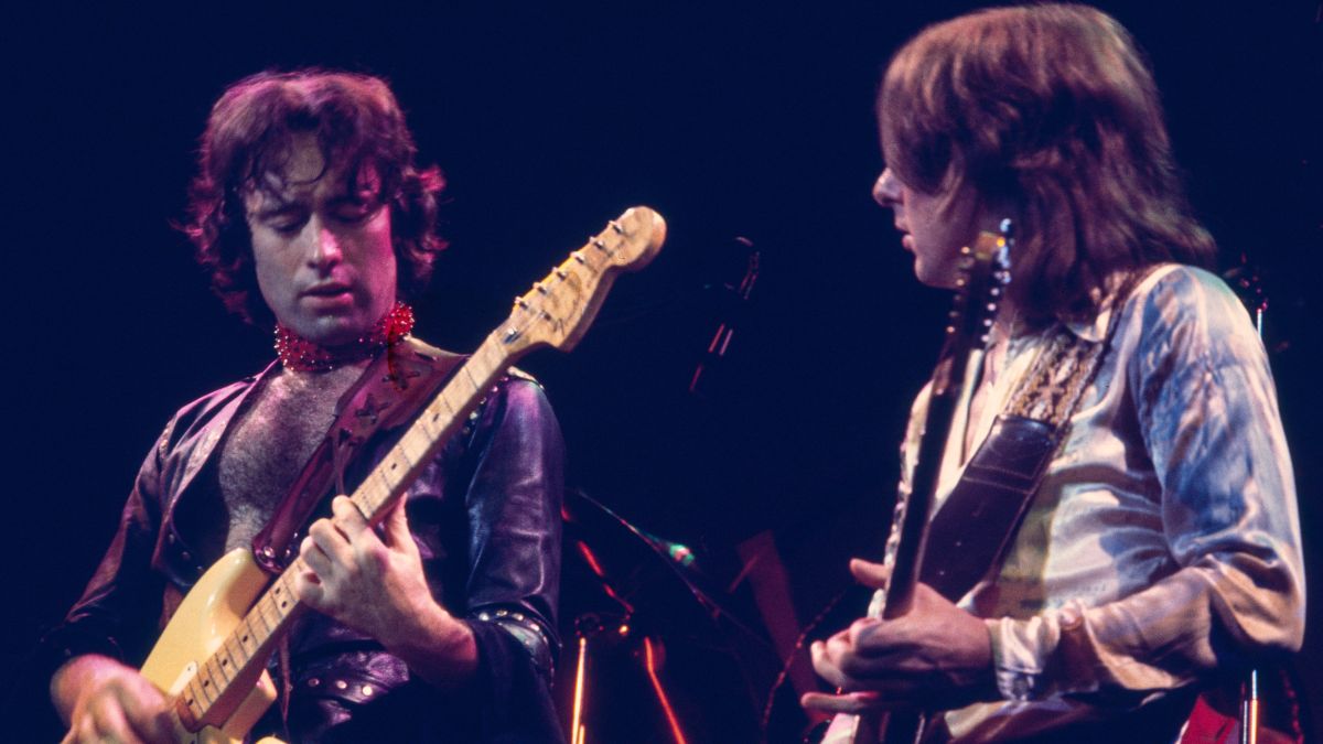 Singer Paul Rodgers and guitarist Mick Ralphs of English super-group Bad Company perform on stage at Earl&#039;s Court in London, July 1977