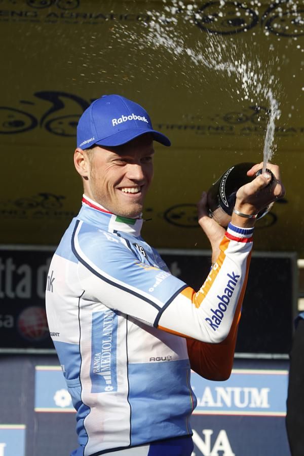 Lars Boom (Rabobank) is in the leader's jersey.
