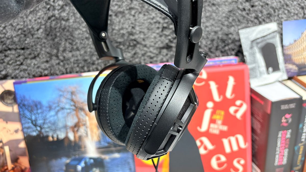Yamaha YH-4000 open-back wired headphones