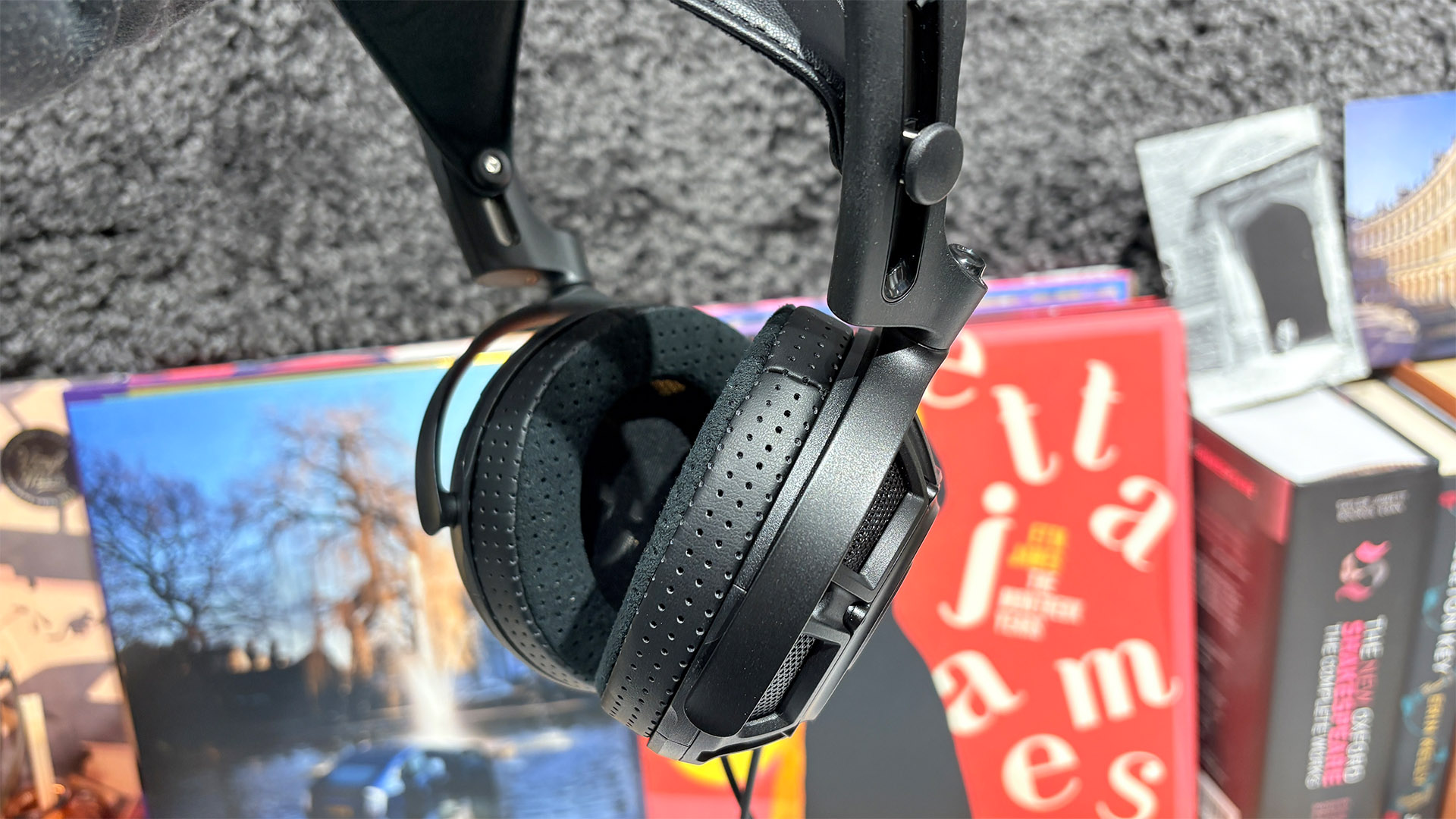 Yamaha YH-4000 open-back wired headphones