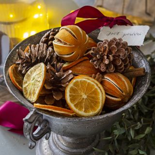 pot pourri with dried oranges