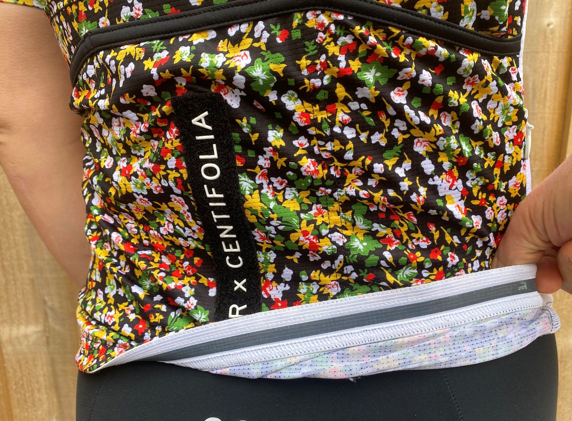 Cafe du Cycliste Centifolia Floriane jersey's silicone band