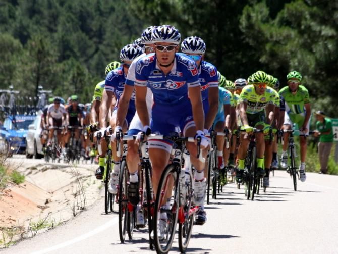 FDJ driving the peloton