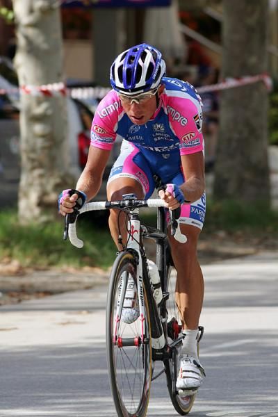 Daniele Pietropolli (Lampre - Farnese Vini) attacked the lead group 15km from the finish in an attempt to win solo.