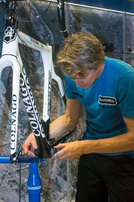 The mechanic fits the bottom bracket to the Colnago frame