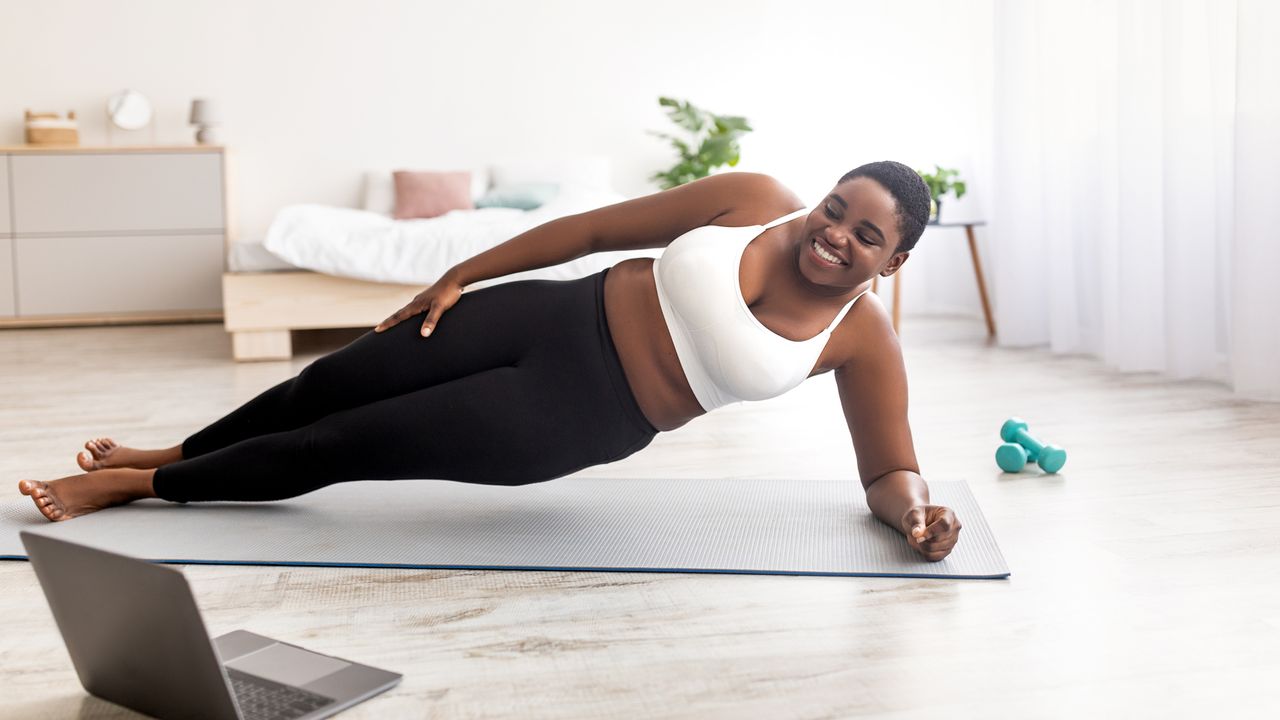 Woman does a side plank 