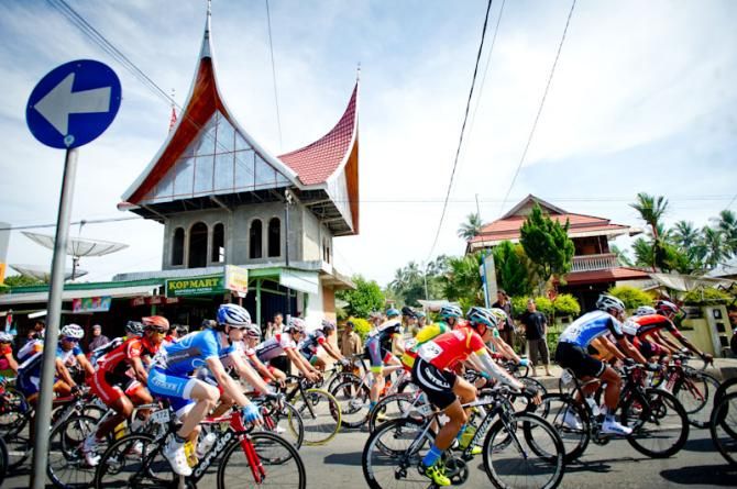 The peloton passed through the city at west Sumatra, Indonesia