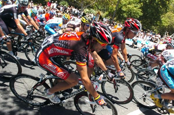 Alejandro Valverde (Caisse d'Epargne) goes around the bend with the peloton