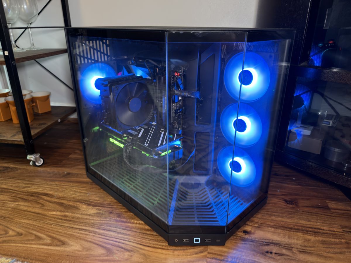 Hyte Y50 RGB