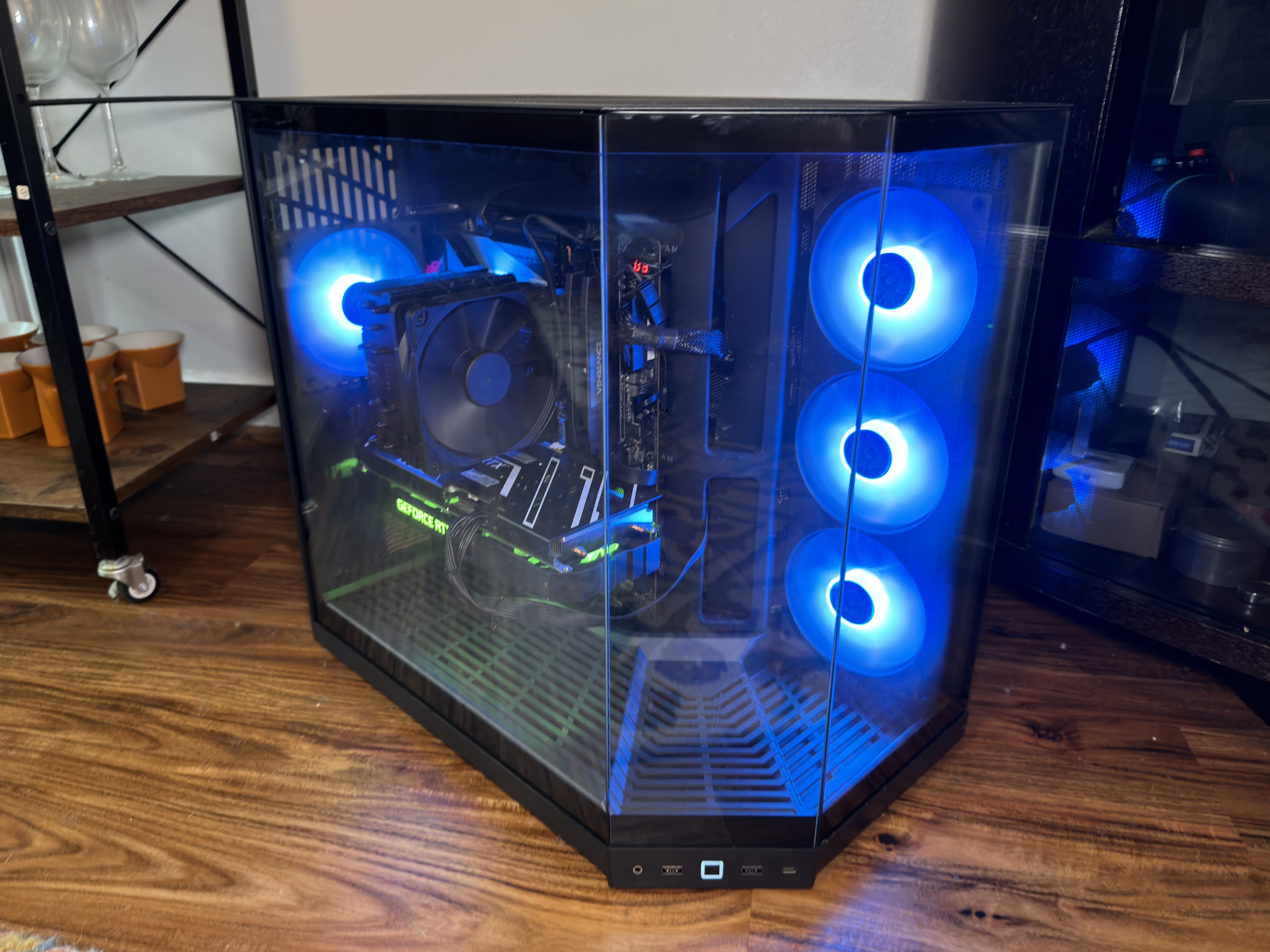 Hyte Y50 RGB