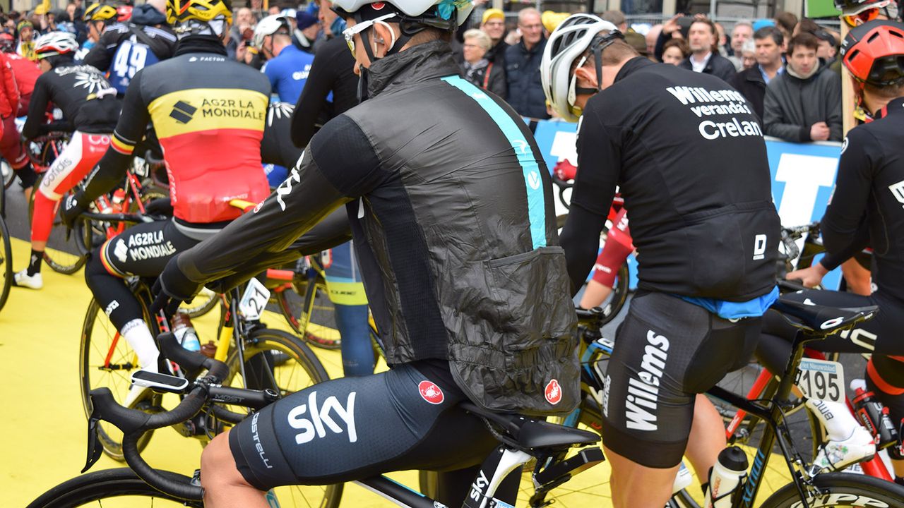 Michal Kwiatkowski adds another layer at the startline