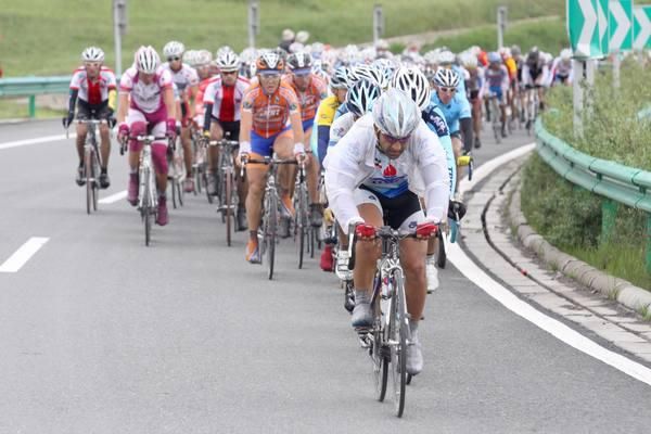 Tabriz lead the way as the race approaches the summit of Sun and Moon Mountain.