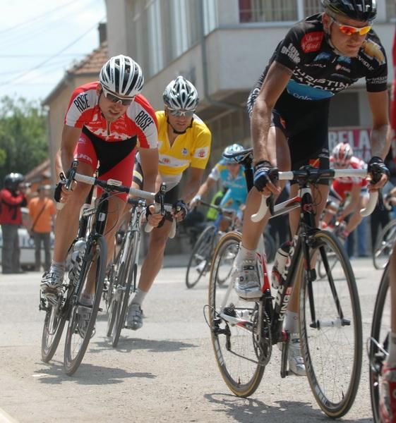 Stevic rides in the bunch.