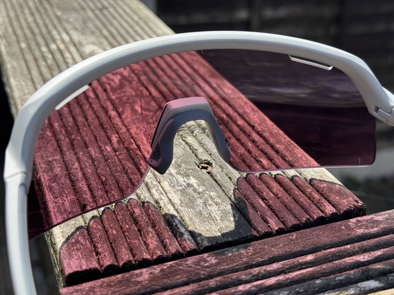 The adjustable nose piece and visible lens tint